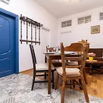 Center Retro Chic Kapana 2-bed شقة بلوفديف